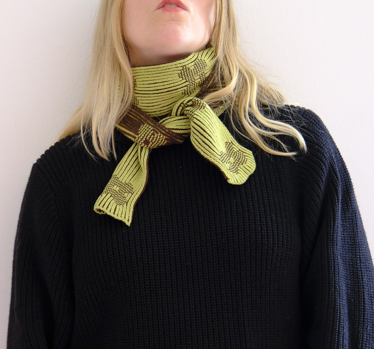 Tiny scarf for cold spring
