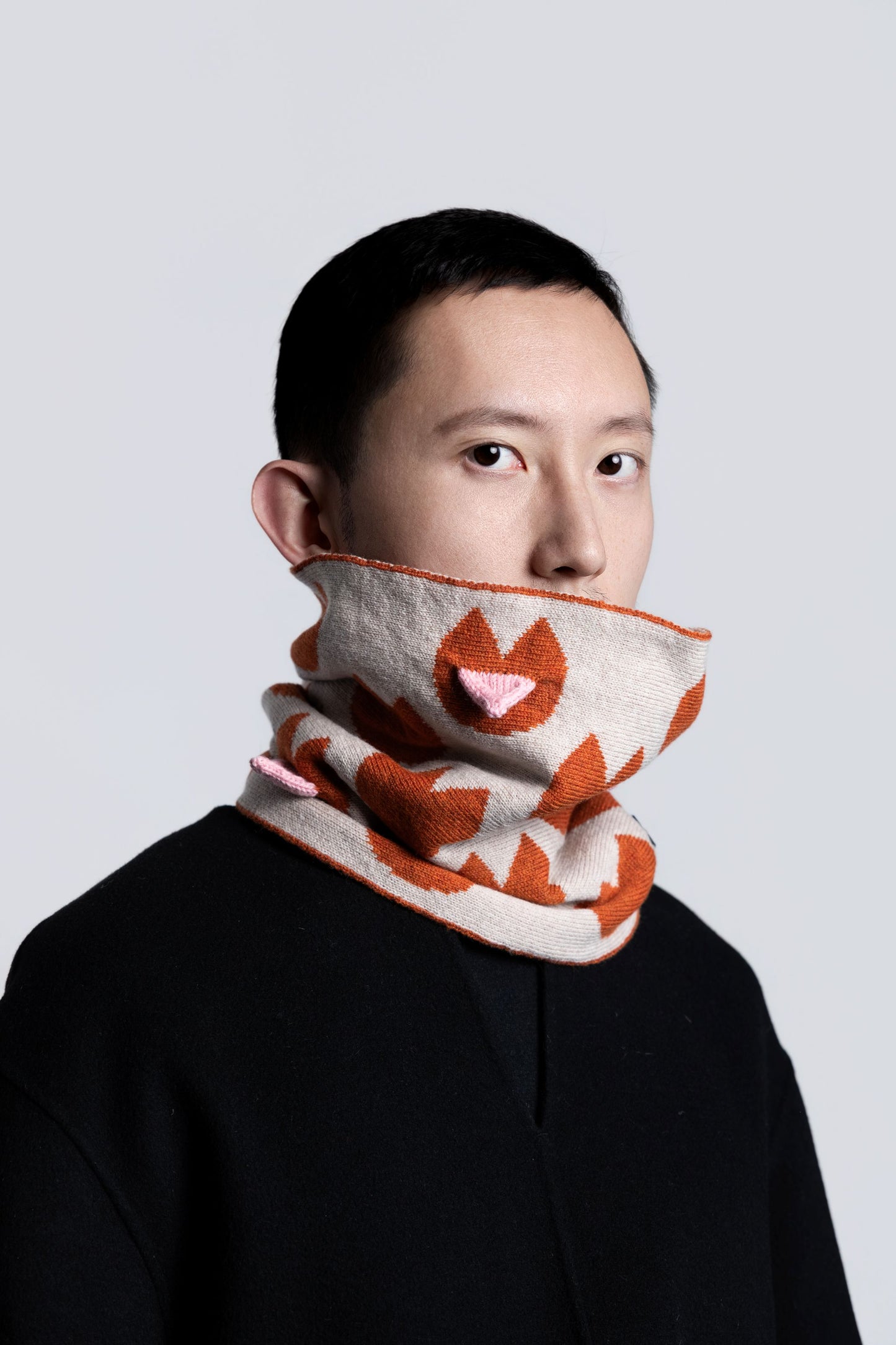 Woolen lips snood