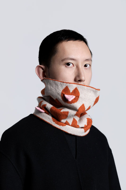 Woolen lips snood