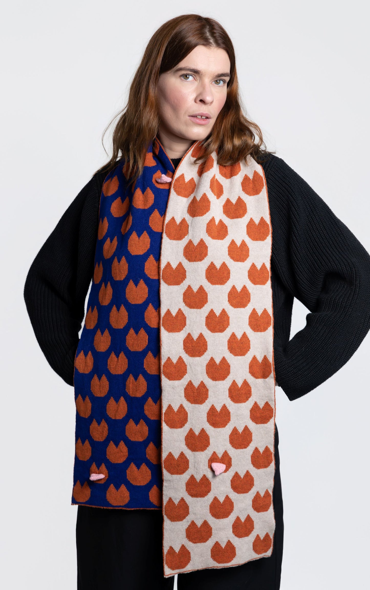 Woolen lips scarf