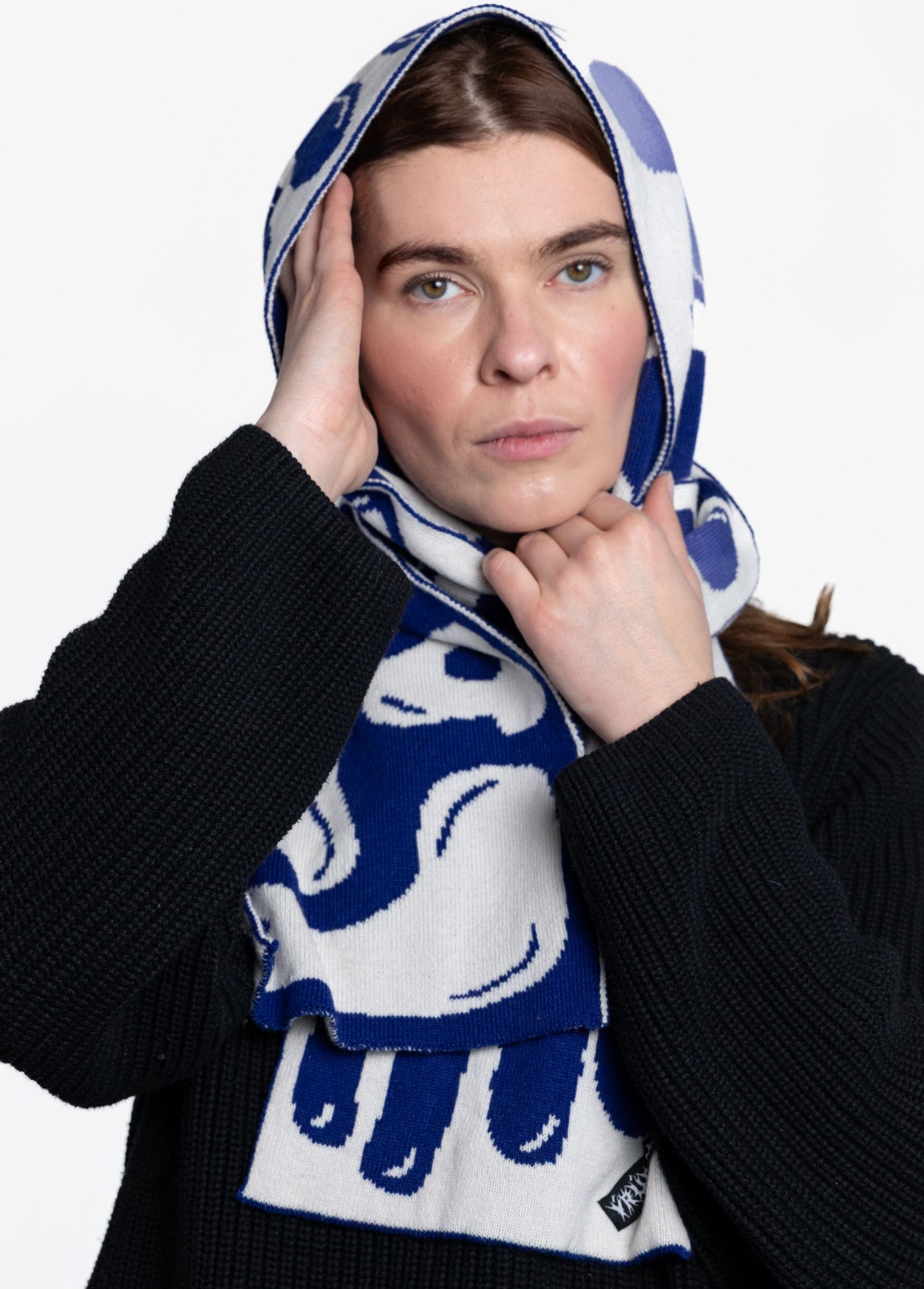 Partially whole scarf