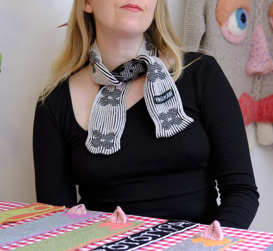 Tiny tiny scarf for late summer