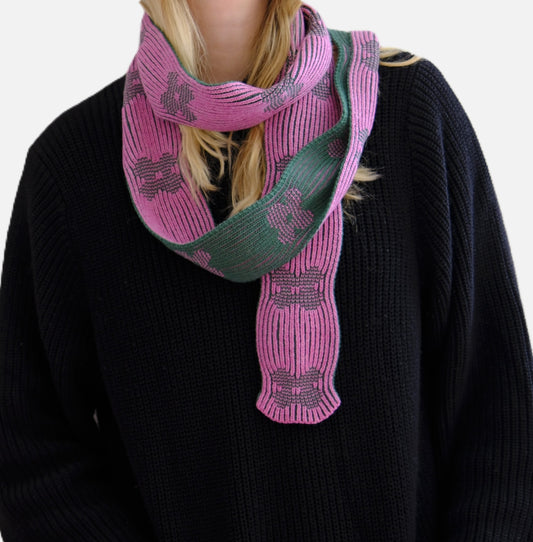 Tiny scarf for cold spring